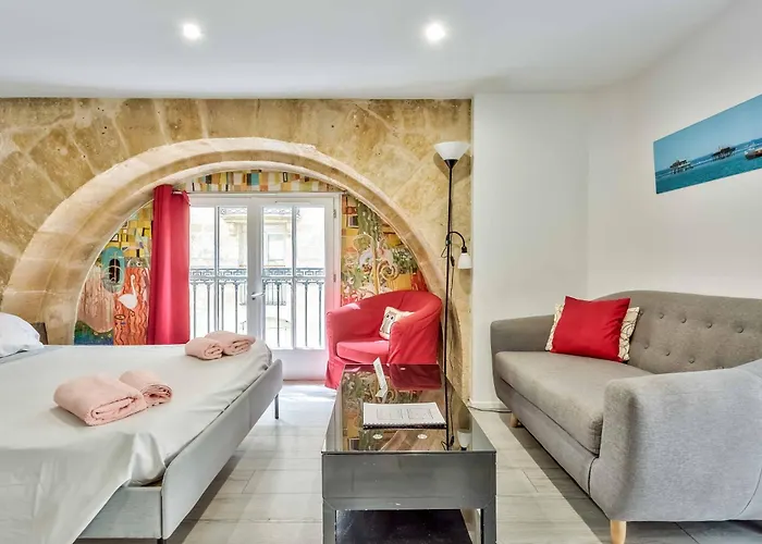 Alienor Place La Bourse Bordeaux