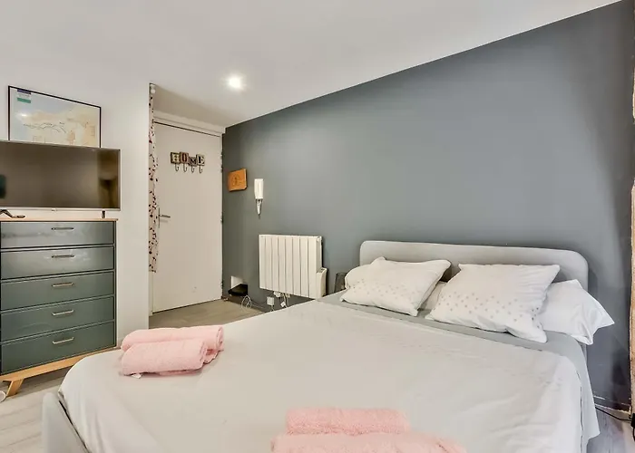 Alienor Place La Bourse Bordeaux